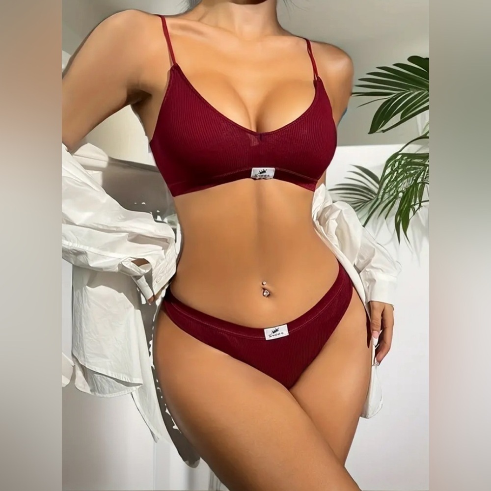 Women's Elegant Ribbed Lingerie Set - Picture 4 of 6